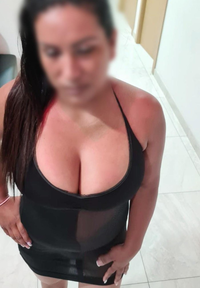 SOFIA TODA UNA PUTA