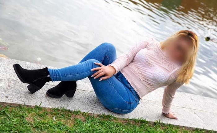 LIA RUBIA DELGADITA COMPLACIENTE DE REGRESO