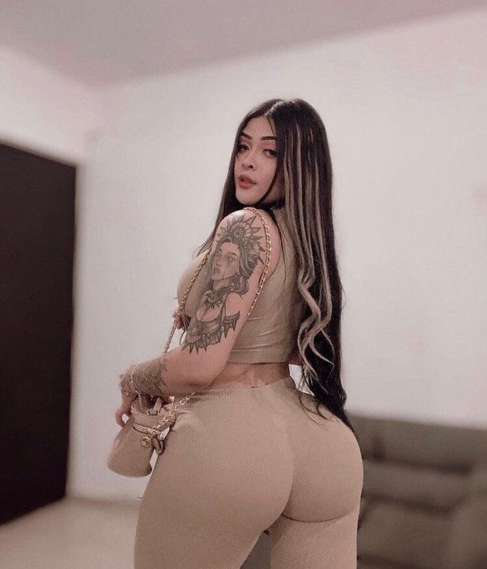 MÍ PRESENCIA LO DICE TODO PURA ELEGANCIA