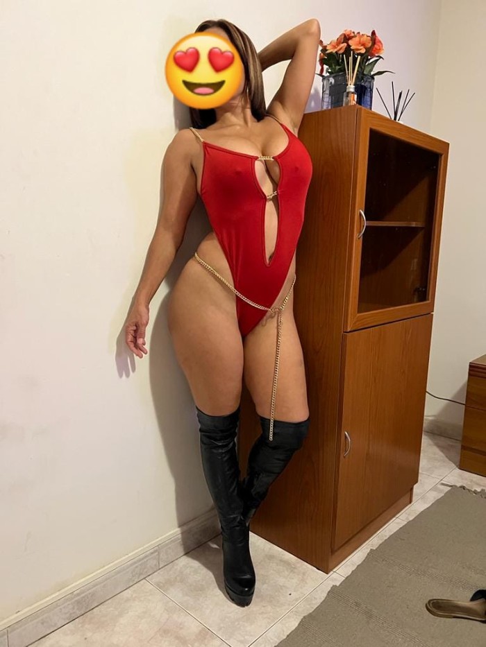 7 CHICAS MUY SIMPATICAS Y 1 TRANS MASAJISTAS HOT