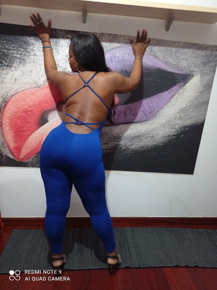 MADURITA SEDUCTORA¡ MORENAZA JUGUETONA Y DIVERTIDA