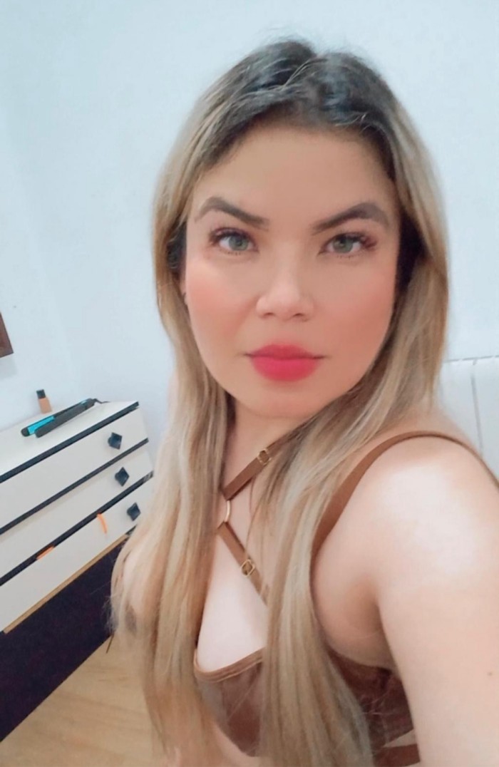 COLOMBIANA RECIEN LLEGADA POR MADRID