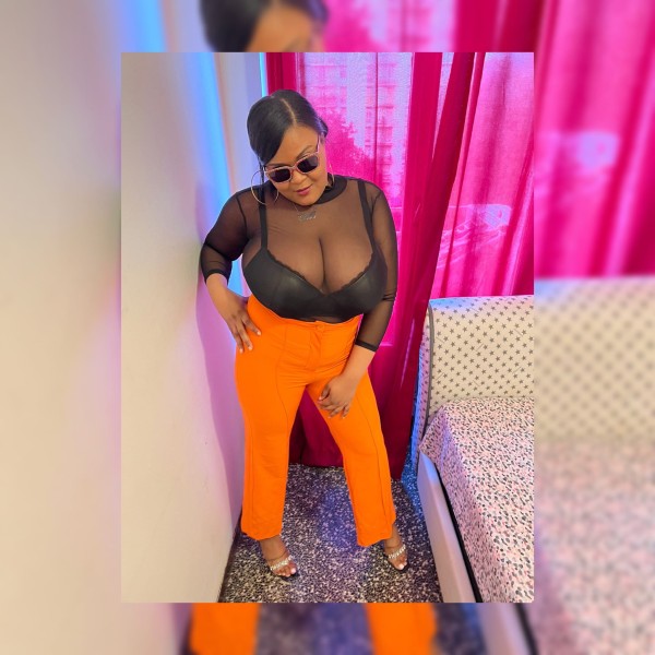 pamela tu dama de compañia ideal para una noche