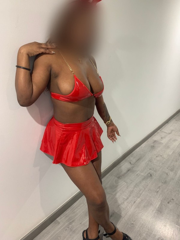 Chica morena hermosa