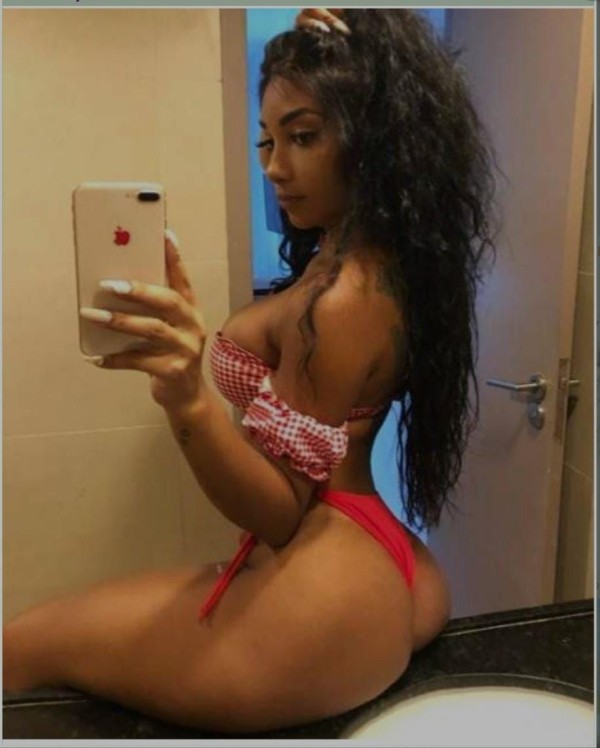 Jovencita muy traviesa y cachonda