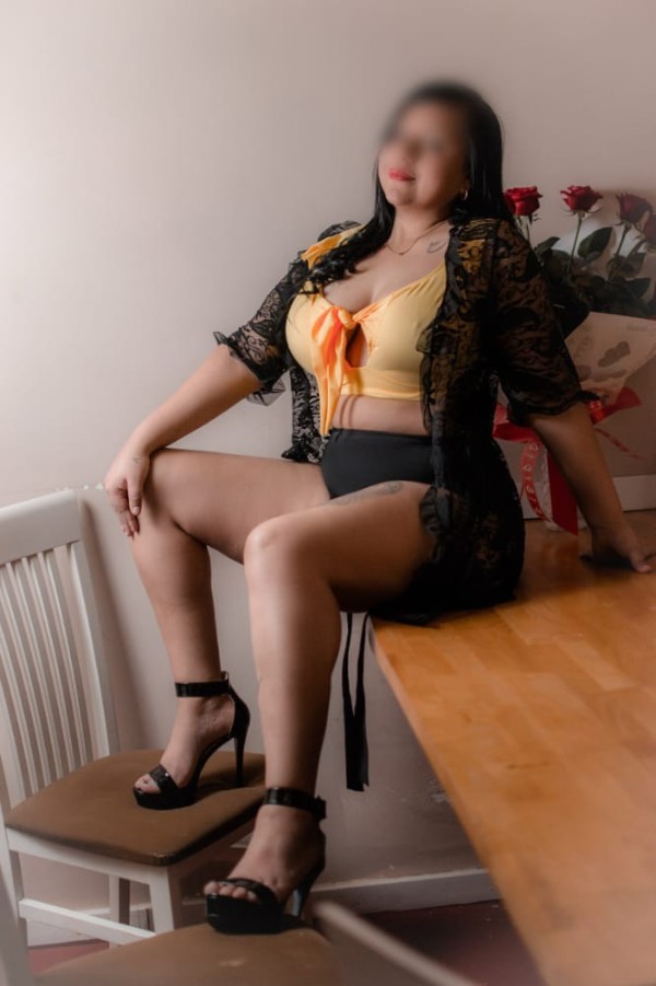 Dominatriz de grandes atributos ahora en tu zona