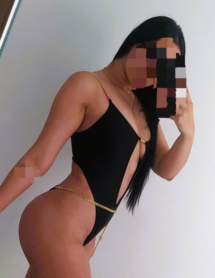 ENCANTADA MIS AMORES SOY HELEN UNA NENA MUY BUENA