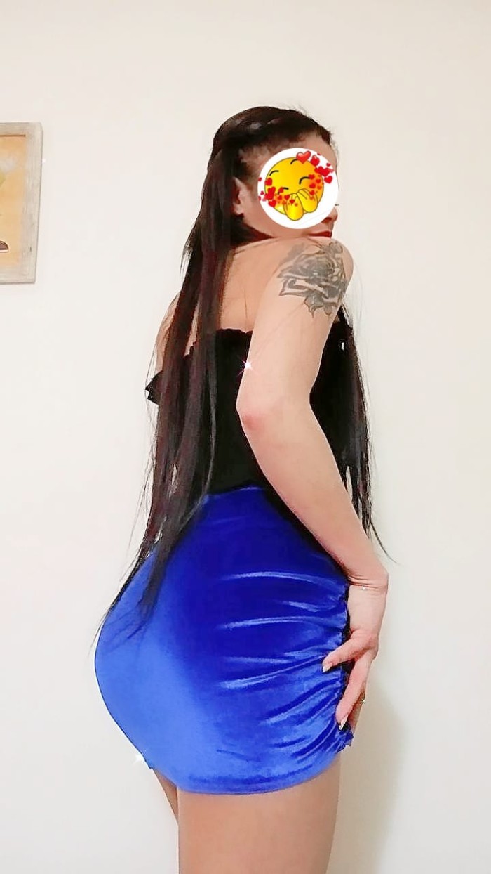 DANIELA CACHONDA FOLLAME A CUATRO BIEN DURO