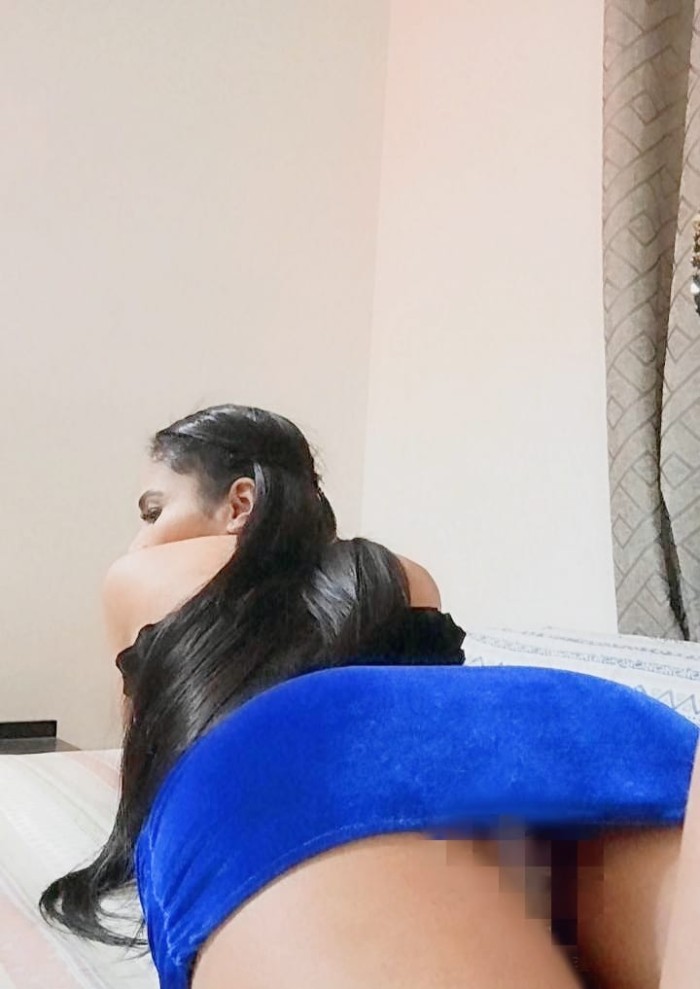 DANIELA CACHONDA FOLLAME A CUATRO BIEN DURO