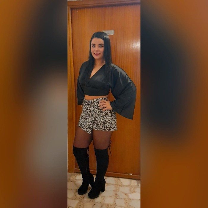 Blanquita cariñosa y fogosa