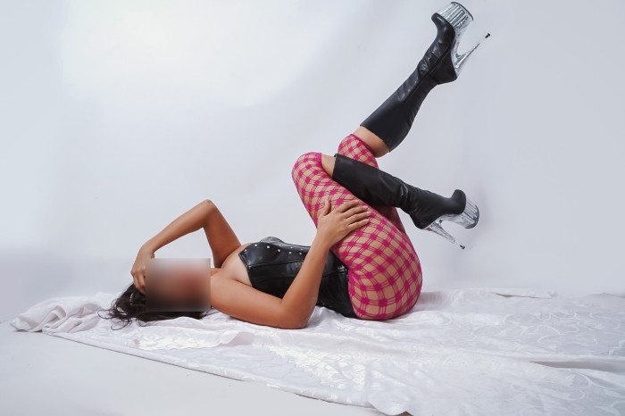 Sexy y cachonda disponible 24 horas