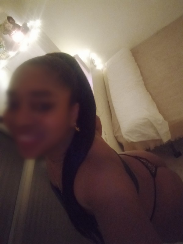 Hola soy Antonella morena Colombia de 23 años