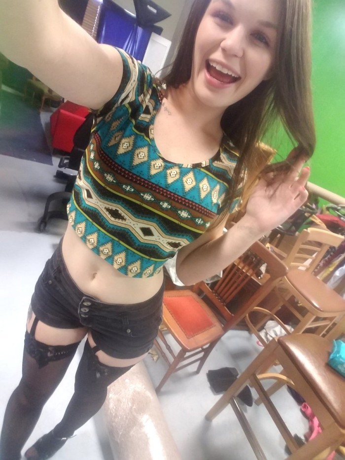 Alana.. Chica joven y guapa!!