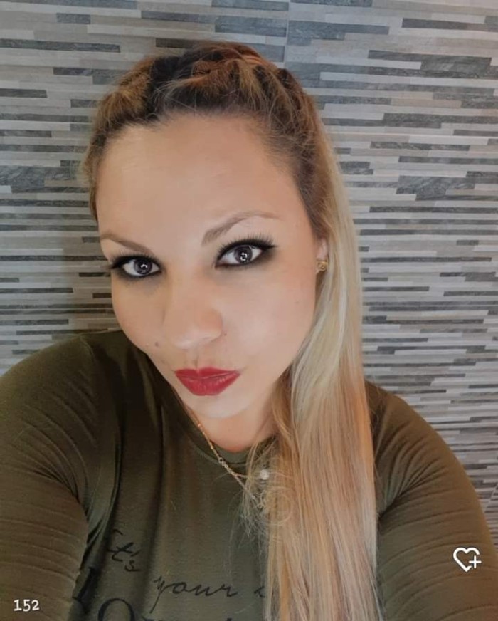 MUY IMPLICADA COMPLASIENTE