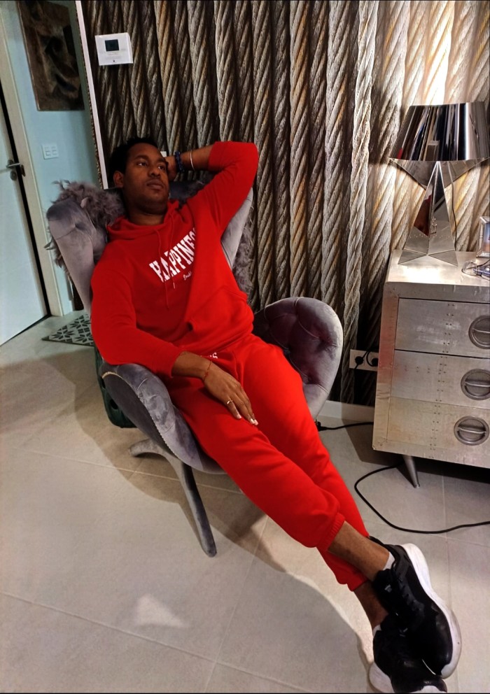 Sexychoco Cubano bien dotado