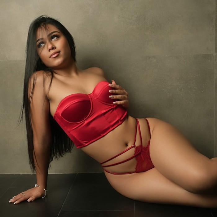 SALOME JOVENCITA INDEPENDIENTE CANARIA