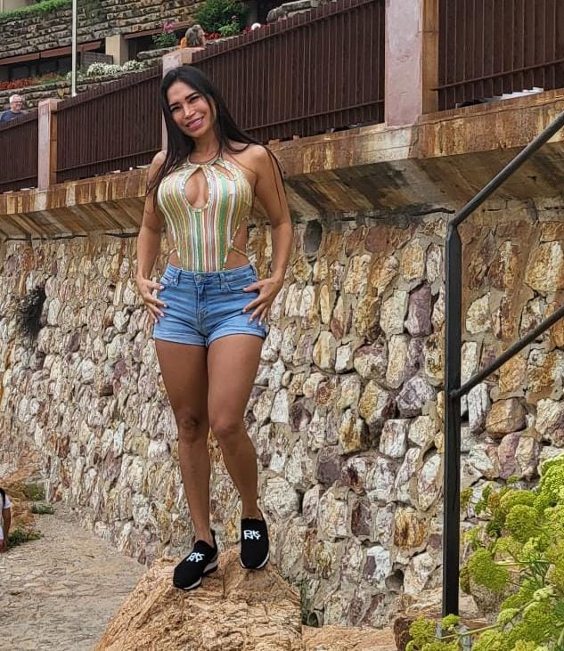 ..XX..HERMOSA DAMA SENSUAL UNIVERSITARIA CACHONDA