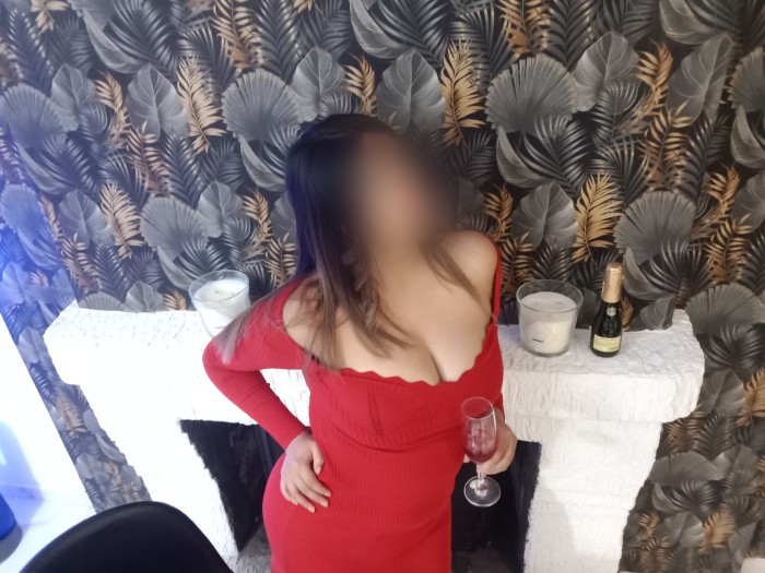 Sexy cañera fiestera 24 horas con amiguitas