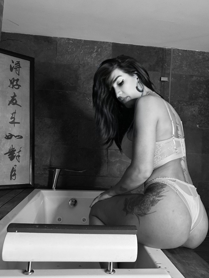 Camila masajista canaria con la mejor tecnica