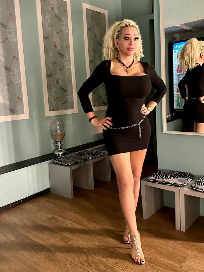 Isabella, Masajista trans cubana, llega con sus t