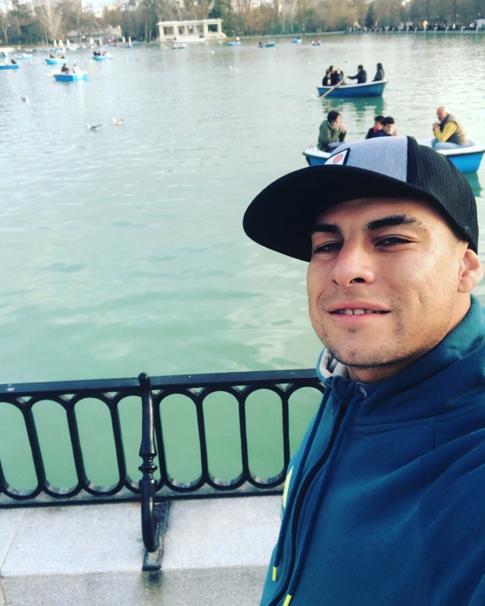 Bello argentino reciente en Madrid buscó maduras