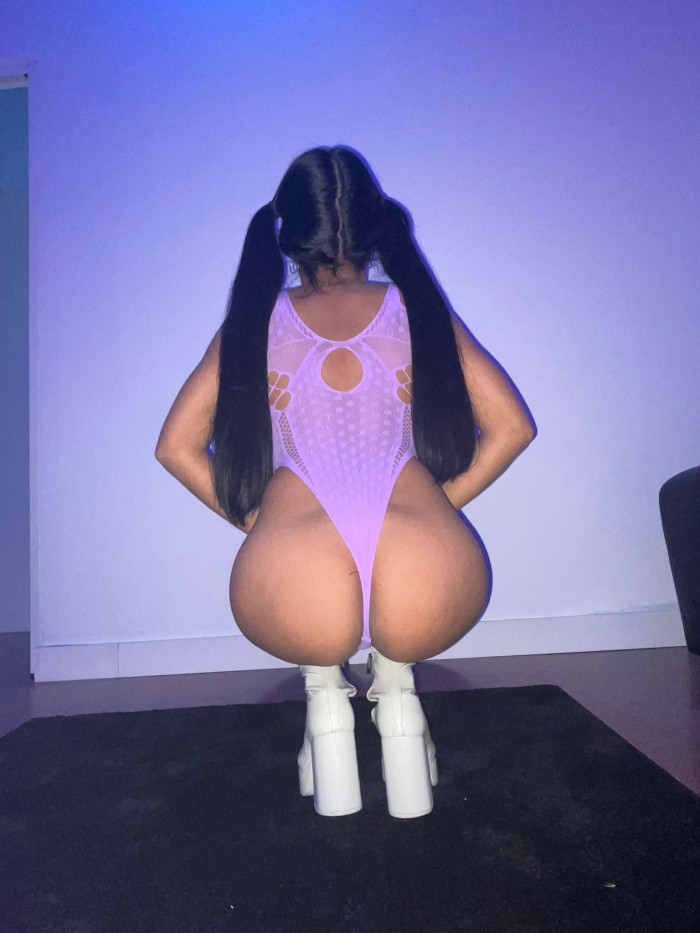 ANSIOSA POR SENTIR TU POLLA EN MI BOCA