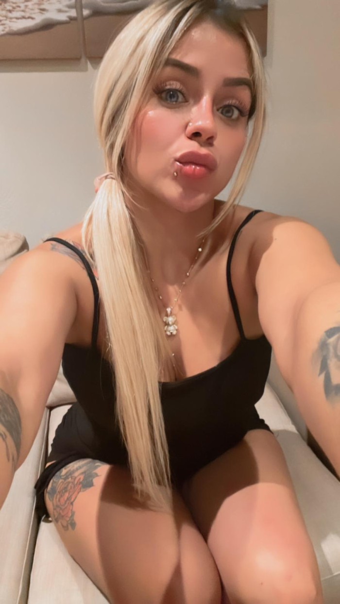 Hermosa Rubia Colombiana dispuesta a complacerte