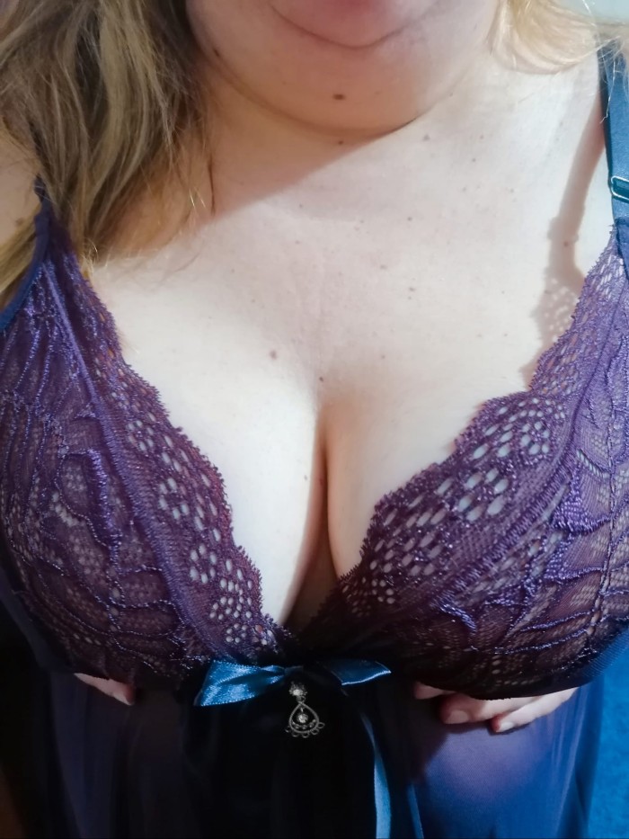 Madura gordita en VILAGARCÍA,. Muy viciosa