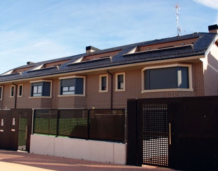PLAZAS LIBRES CHALET DE LUJO EN SEVILLA
