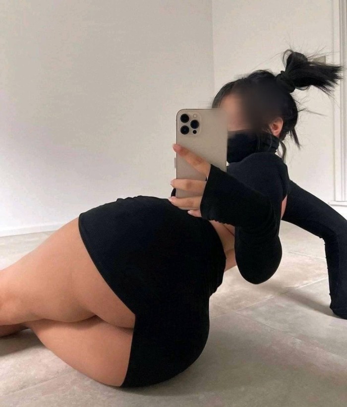 QUIERO SENTIR ESA POLLA DURA Y VENOSA EN MI BOCA