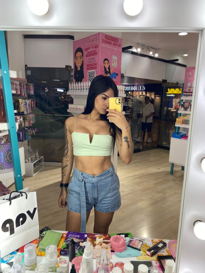 Trans activa muy femenina y cachonda