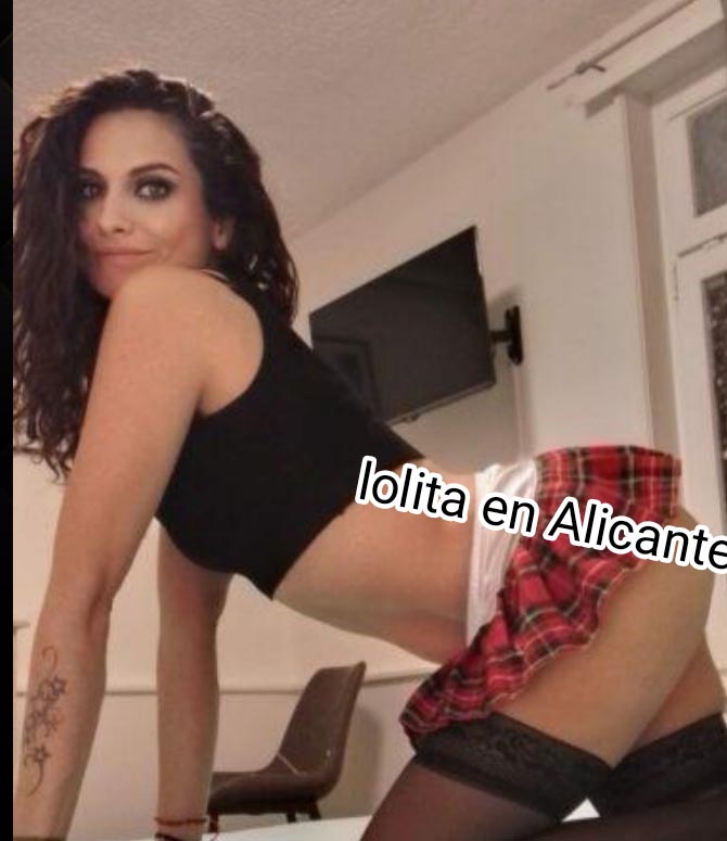 Lolita tu chica favorita juguetona y fiestera