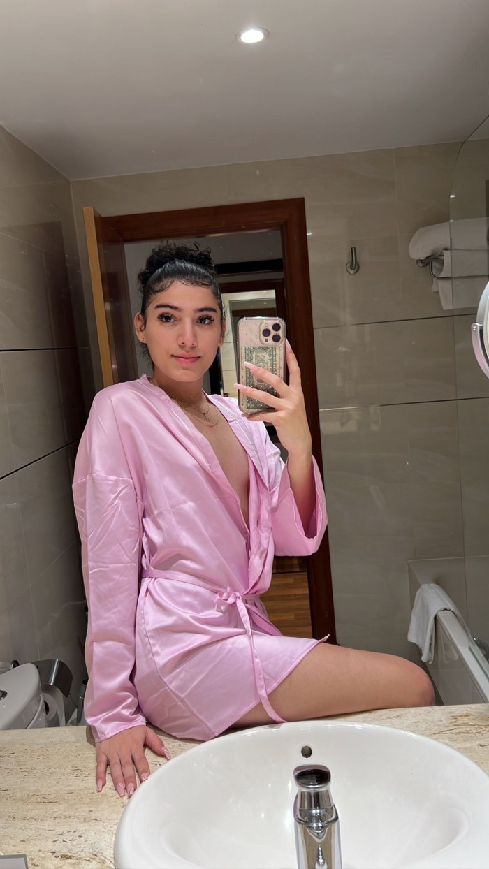 Samantha Zafiro , preciosa masajista colombiana re