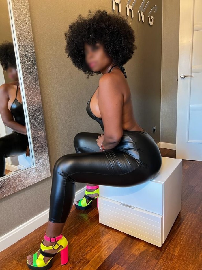 MULATA COLOMBIANA PARA SALIDAS Y FANTASIAS EN BCN