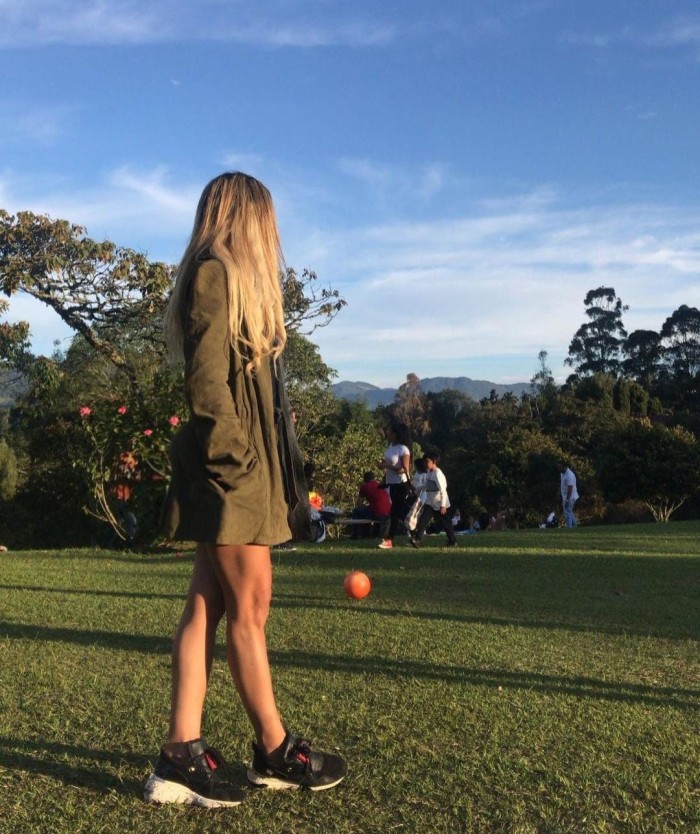 CHICA MUY MAJA Y TRAVIESA SOLO SALIDAS