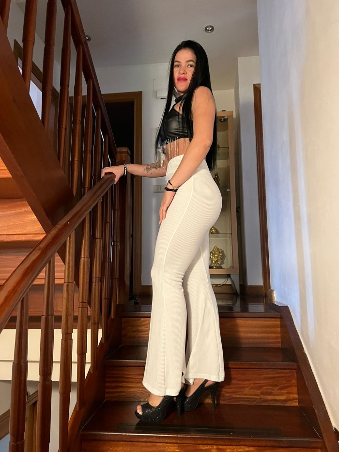 SOY LAURA UNA EXOTICA MASAJISTA CON MUCHAS GANAS D