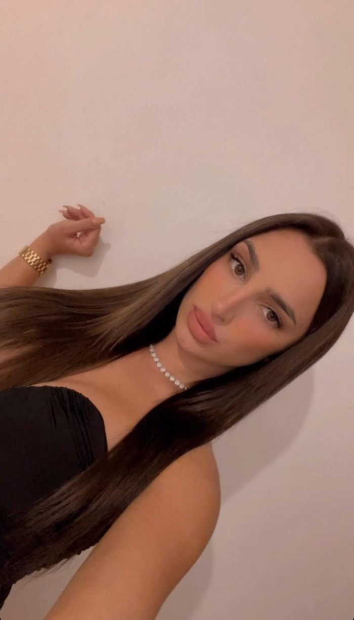 Extrovertida y pasionales curvas