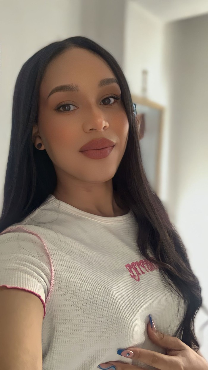 Samantha Zafiro , preciosa masajista colombiana r