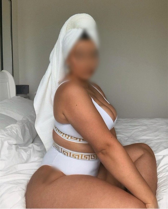 NOVEDAD TETONA CULONA FIESTERA DE PASO SALIDAS