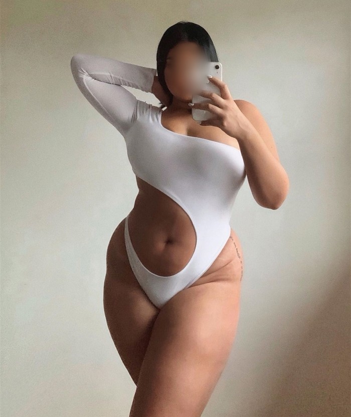 NOVEDAD TETONA CULONA FIESTERA DE PASO SALIDAS