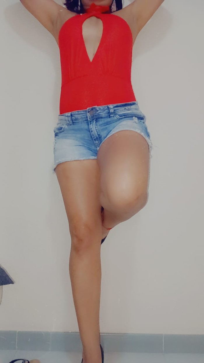 sensual hermosa brasileña espera por ti…