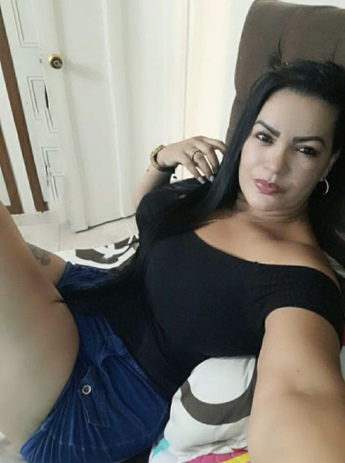 Linda chica cuerpo natural 24 hora