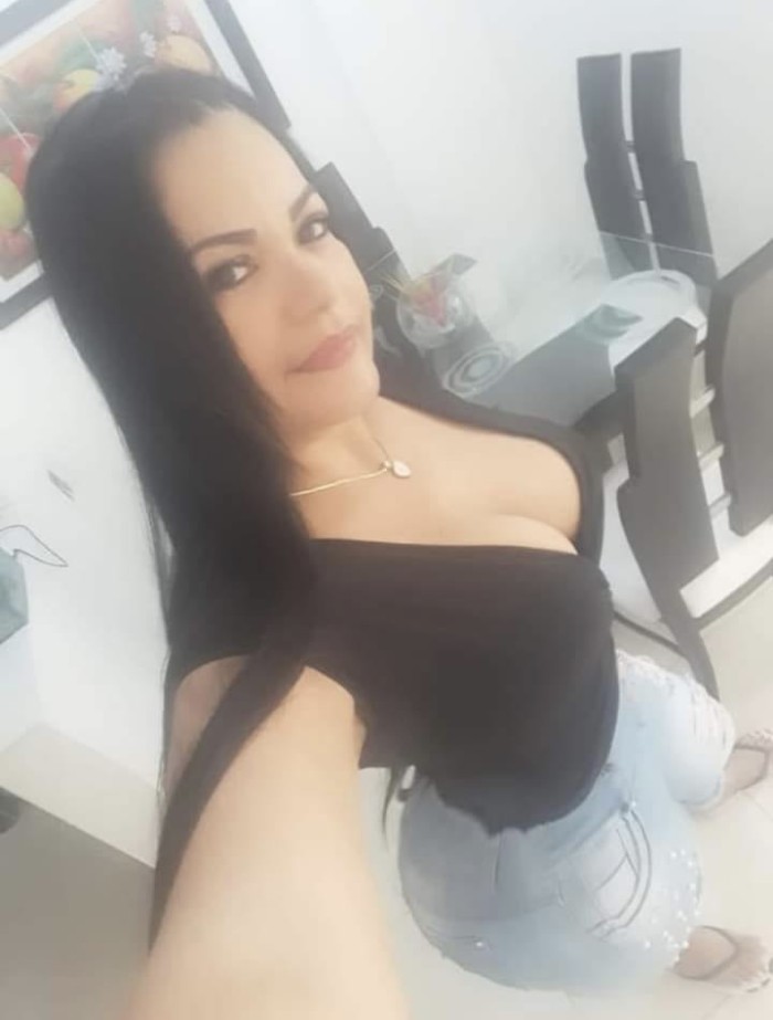 Linda chica cuerpo natural 24 hora