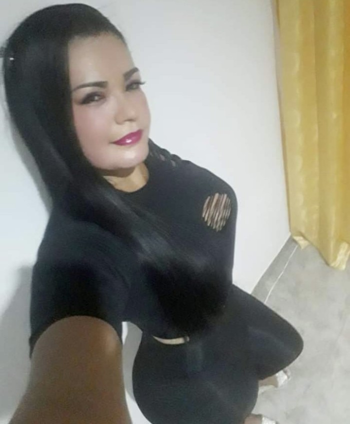 Linda chica cuerpo natural 24 hora