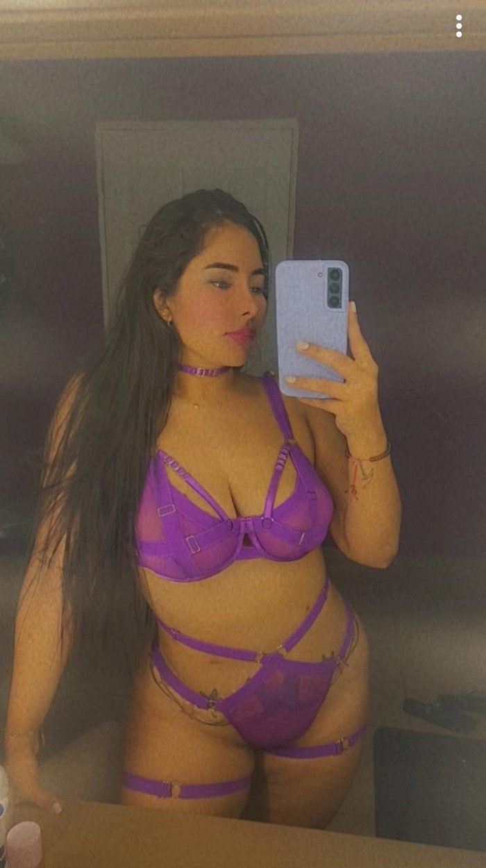 ISABELLA UNA ENCANTADORA SCORT DE CULITO APRETADO