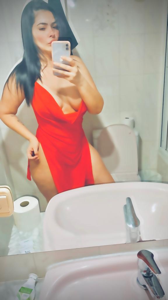 MORBOSA E IMPLICADA , SOY LO QUE BUSCAS
