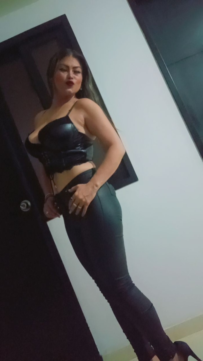 AMATEUR Bella chica latina separada sao masoquista