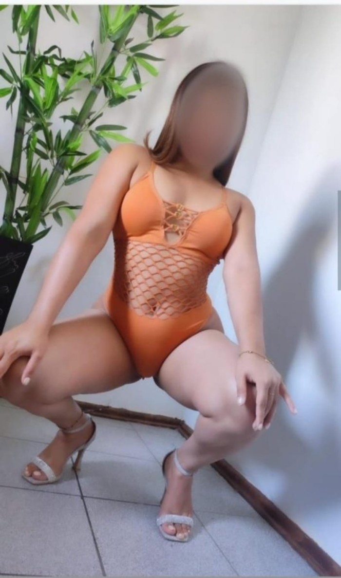 NOVEDAD NINFOMANA Niñata folladora fiestera griego