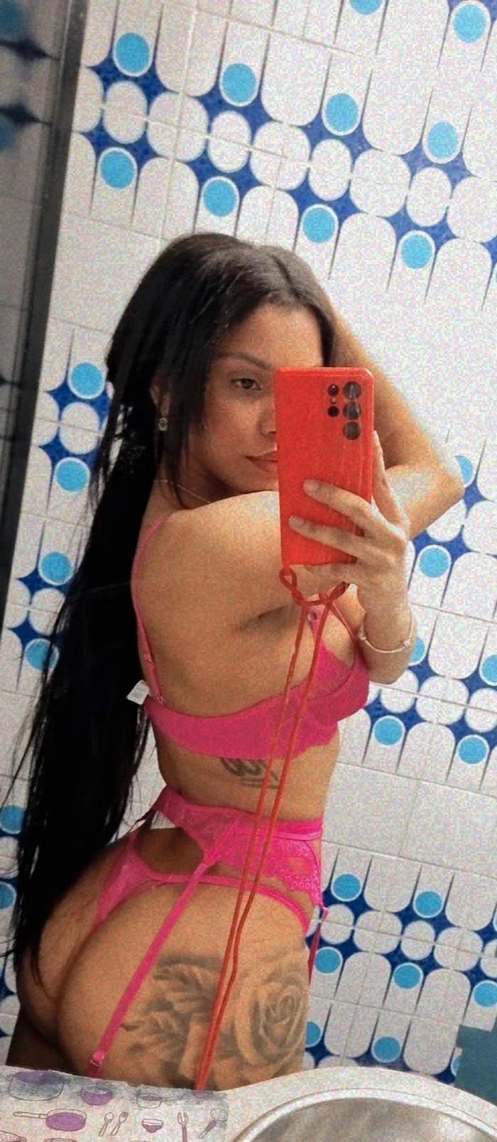 HOLA SOY EVA TENGO 20 AÑOS