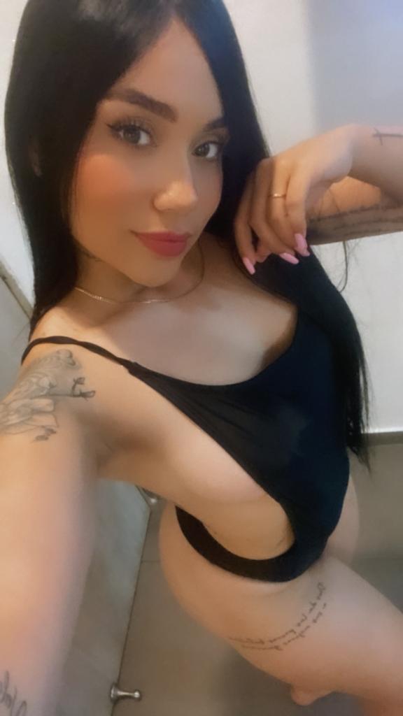 FIESTA BLANCA A TOPE SIN PRISAS LLAMANOS AMOR